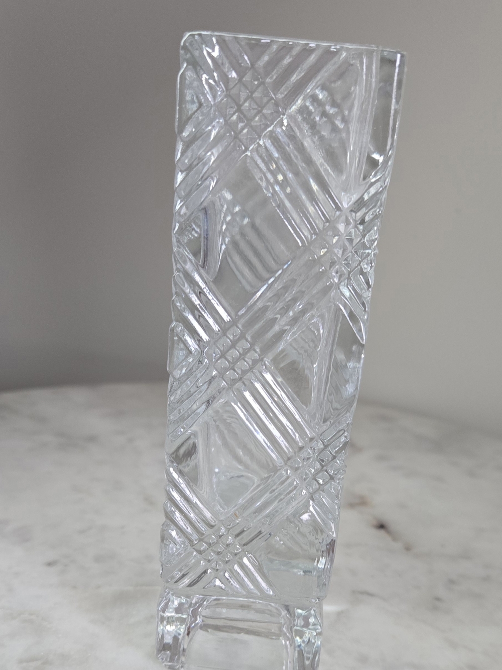 1980 Avon Fostoria 6 in Vase Cut-Pattern Clear Crystal-Effect Vase - Clear Glass - Picture 4 of 4